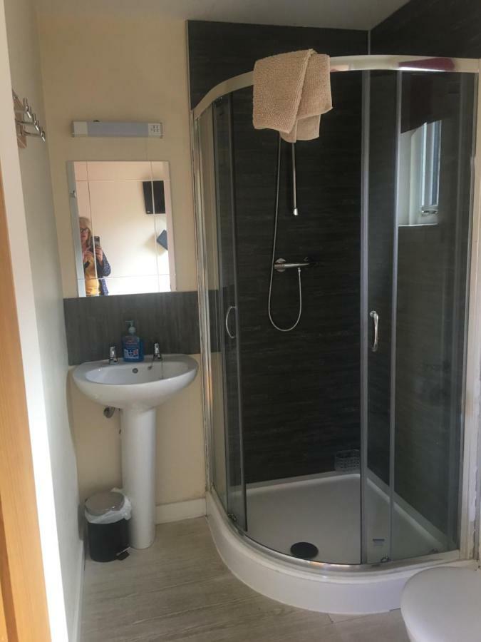 1 Lochness Rooms&Hostel Drumnadrochit Ngoại thất bức ảnh